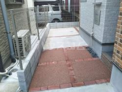 24/28 エントランス