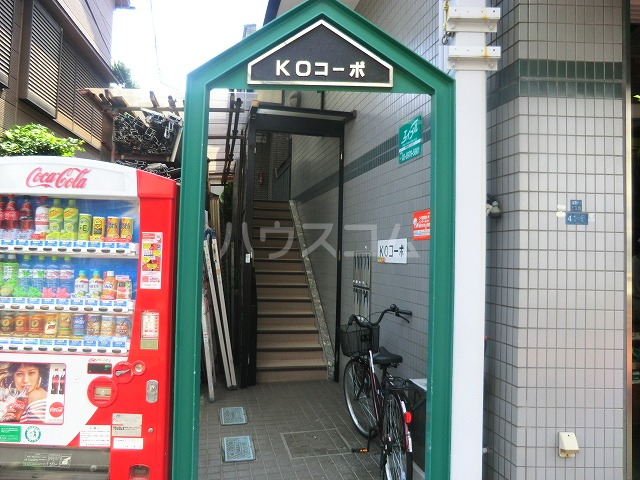 27/30 エントランス