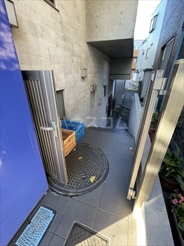 25/29 エントランス