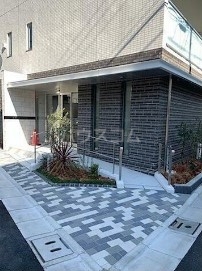 16/23 エントランス