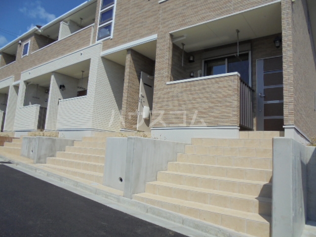 16/23 エントランス