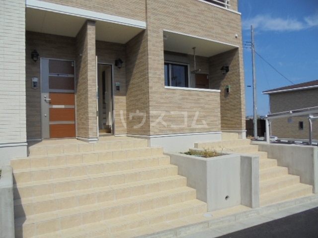 16/23 エントランス