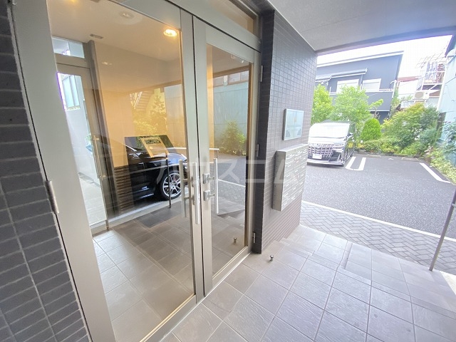 18/29 エントランス