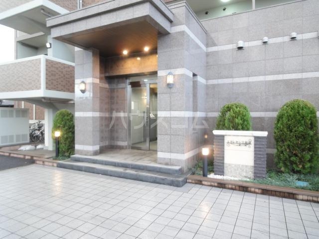 26/30 エントランス