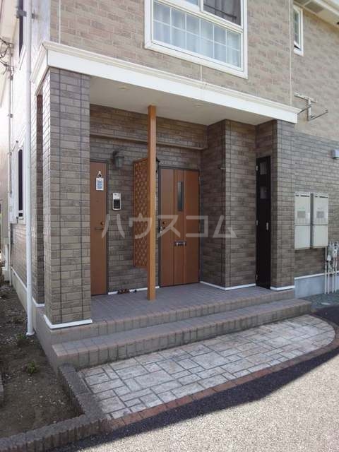 16/23 エントランス