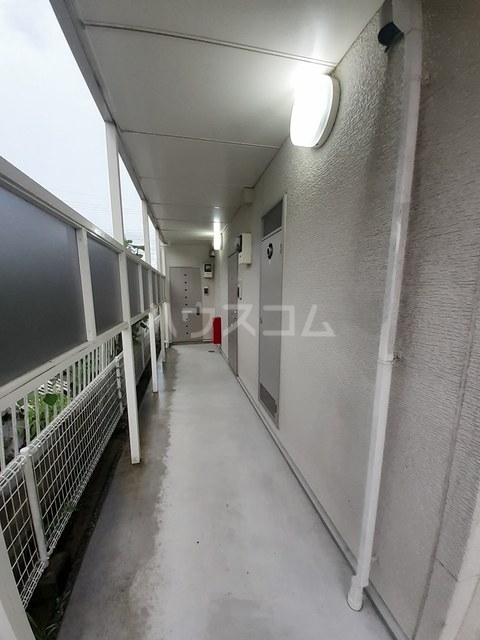 27/30 エントランス