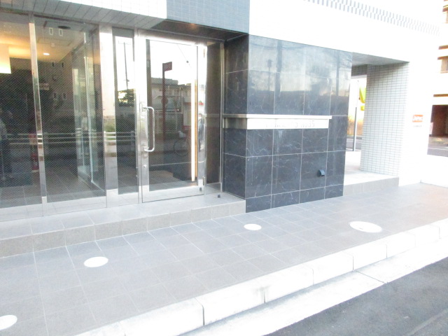 22/30 エントランス