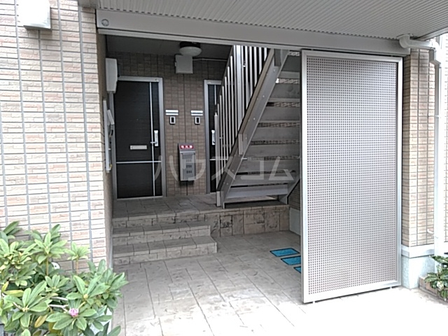 27/30 エントランス