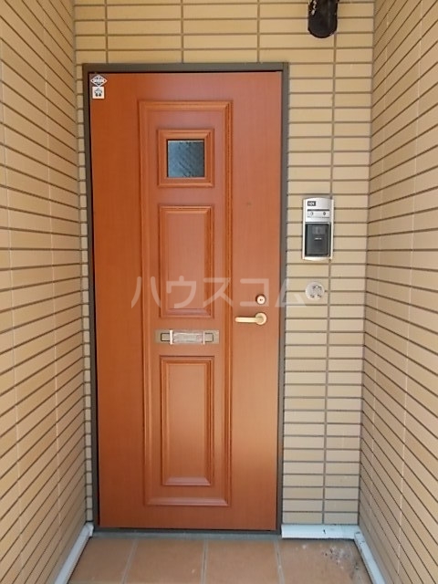 16/23 エントランス