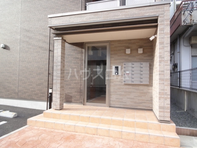 17/27 エントランス