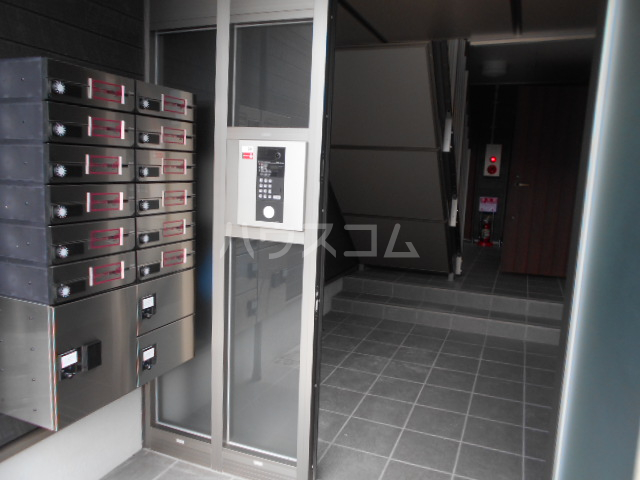 28/30 エントランス