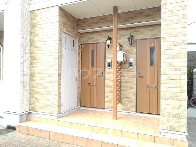 27/30 エントランス