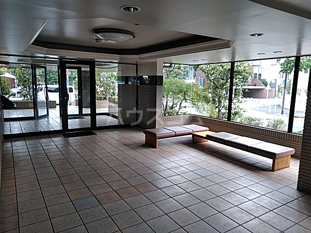 27/30 エントランス