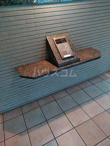 28/30 エントランス