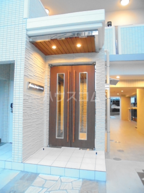 26/30 エントランス