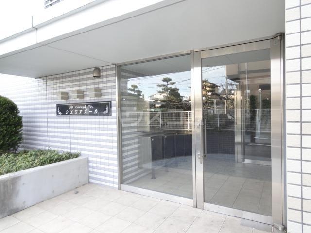 22/28 エントランス