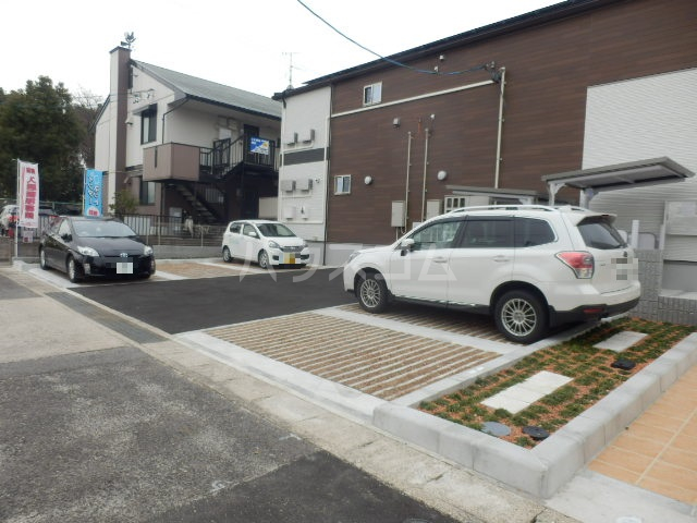 28/30 駐車場