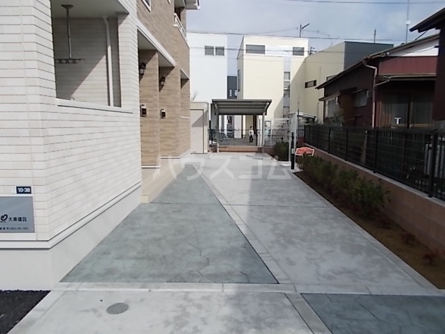 16/23 エントランス