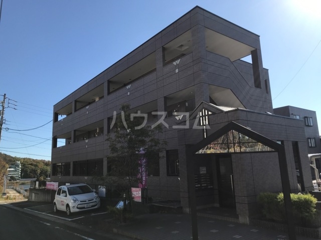 23/30 エントランス