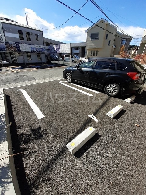 27/30 駐車場