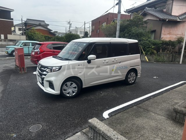 27/30 駐車場