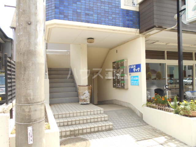 22/26 エントランス