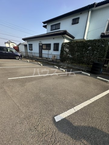 27/30 駐車場