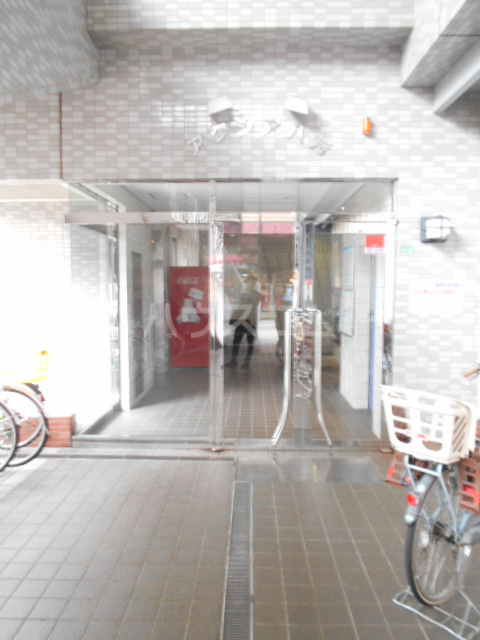 28/30 エントランス