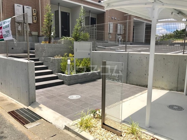 22/23 エントランス