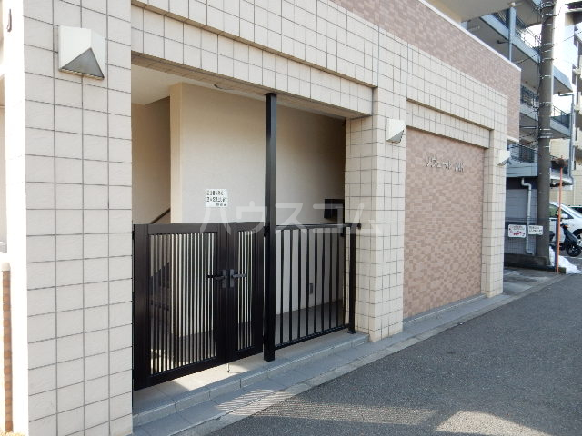 21/22 エントランス