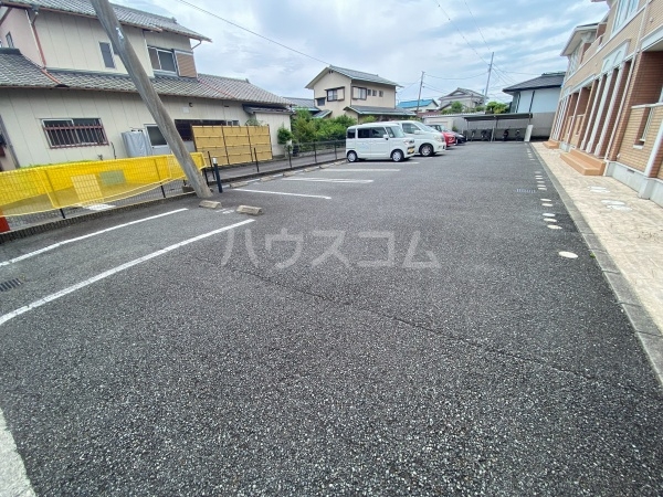 27/30 駐車場