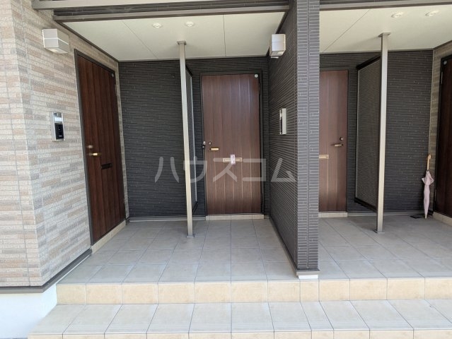 27/30 エントランス