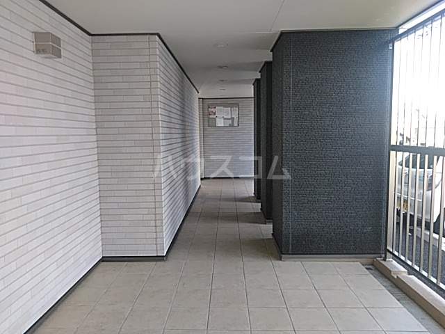 23/30 エントランス