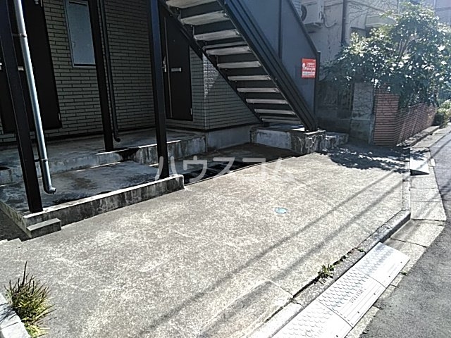 20/30 エントランス