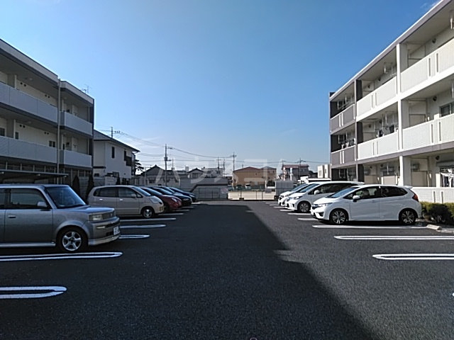 2/3 駐車場