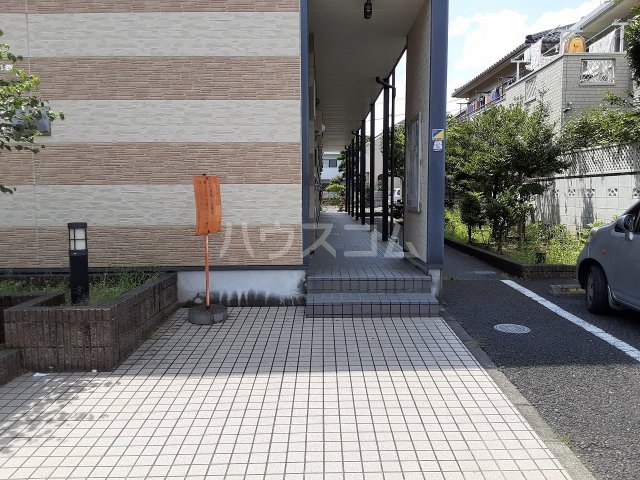 28/30 エントランス