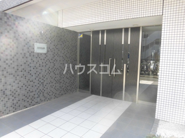 21/30 エントランス