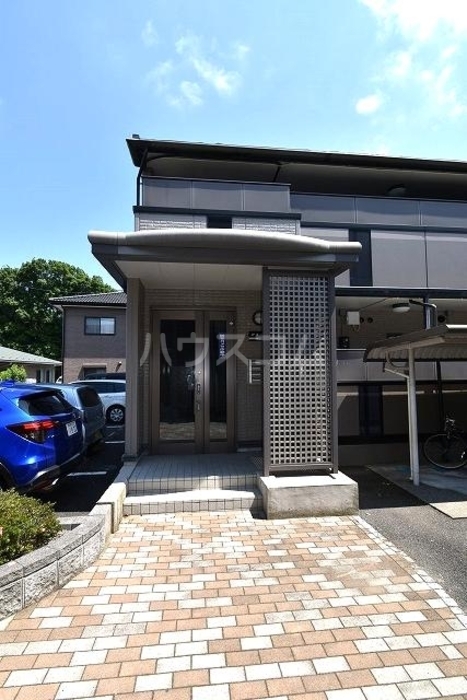 20/23 エントランス