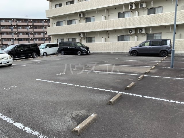 28/30 駐車場