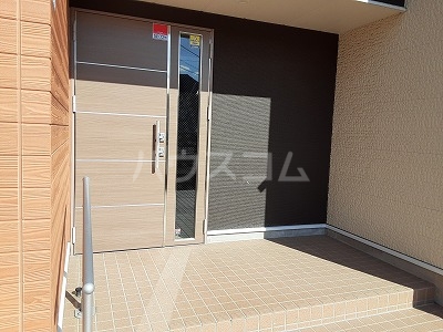 27/30 エントランス