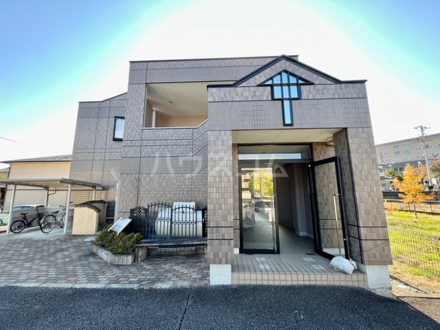 23/26 エントランス