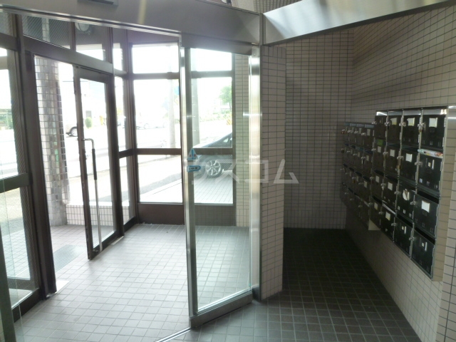 21/23 エントランス