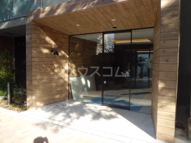 18/21 エントランス