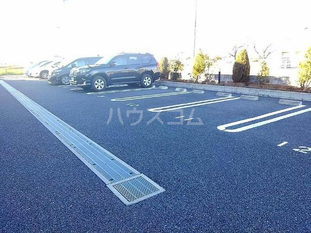 27/30 駐車場