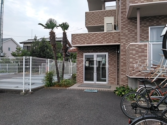 23/30 エントランス