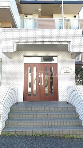 26/30 エントランス