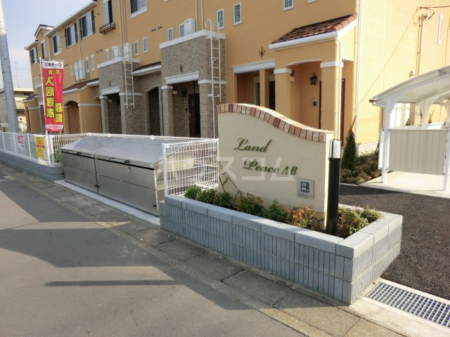 26/30 エントランス