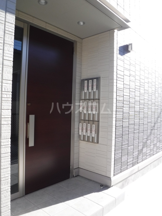 16/23 エントランス