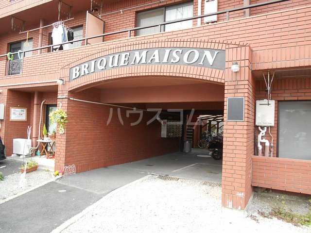 27/30 エントランス