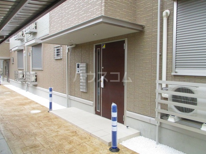 16/19 エントランス